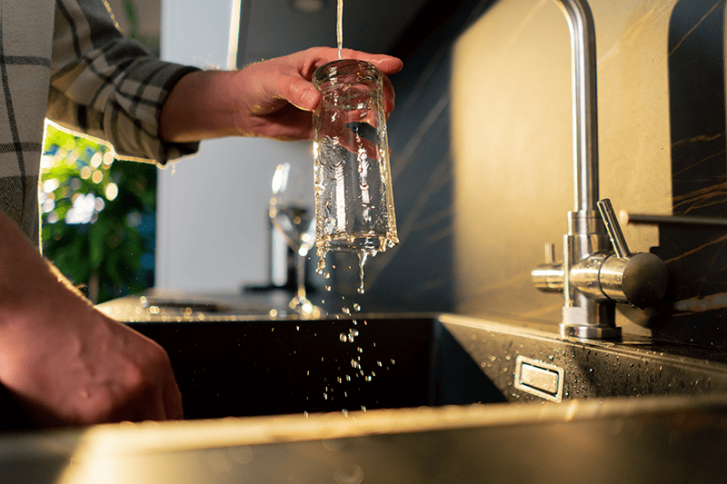 washing glass in home with water softener